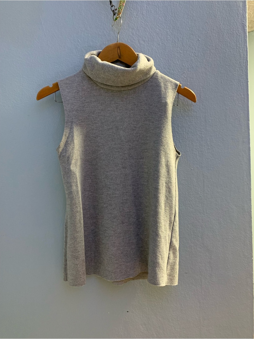 Zara Sleeveless Turtleneck Sweater - Light Gray